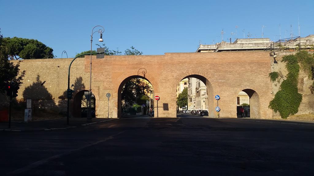 Termini Station Ai Due Cortili Presso Le Mura Aureliane Roma